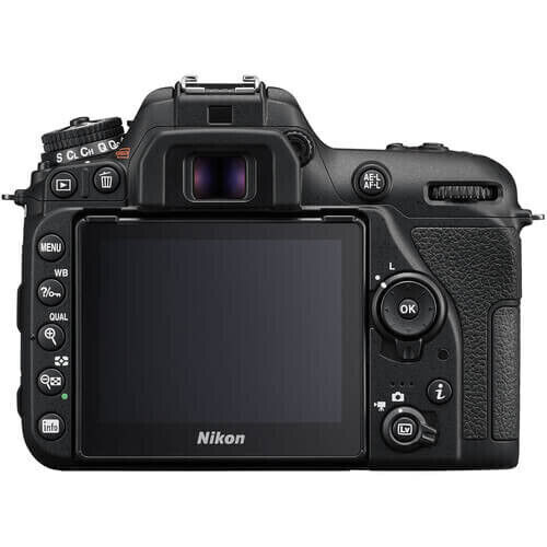 Nikon D7500 + 18-140mm Lens DSLR Fotoğraf Makinesi (İthalatçı Garantili)
